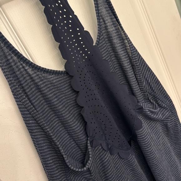 Navy workout tank - Picture 4 of 4